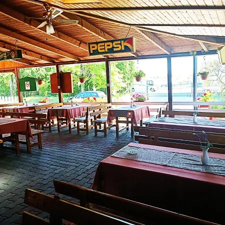 Janika Πανσιόν Vonyarcvashegy