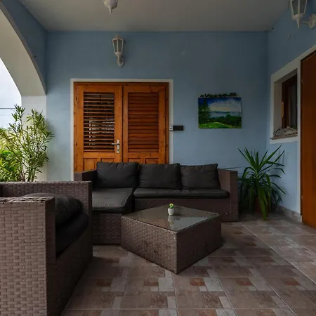 Janika فونيارتْسفاشغ