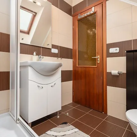 Janika ゲストハウス ボニャルツバシュ