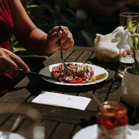 Janika فونيارتْسفاشغ