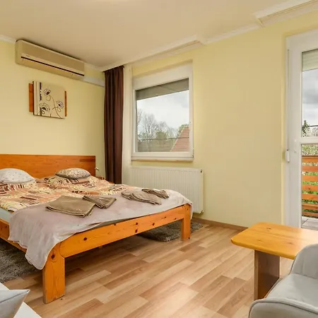 Janika ゲストハウス ボニャルツバシュ