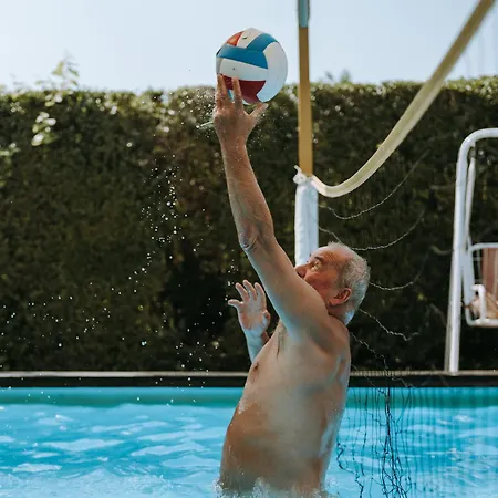 Janika ボニャルツバシュ