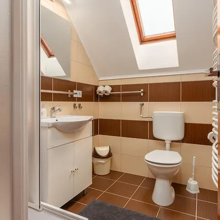 ゲストハウス Janika 3*